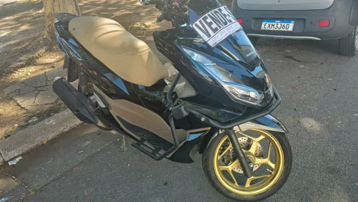 Vendo PCX c acessórios,semi nova
