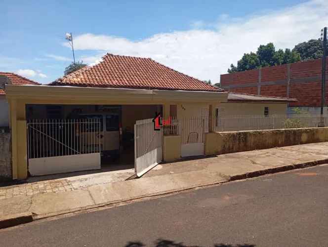 Casa para Venda em Regente Feijó, CENTRO, 3 dormitórios, 2 banheiros, 3 vagas