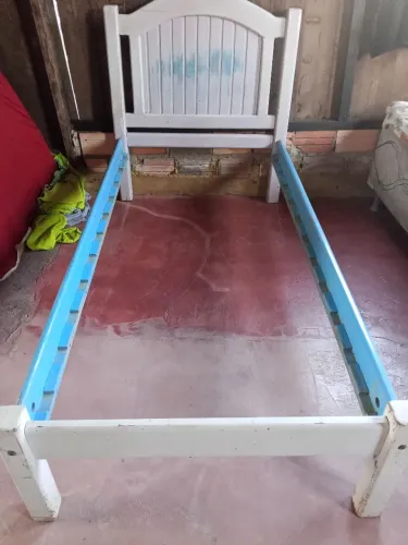 Vendo uma cama por 200 reais
