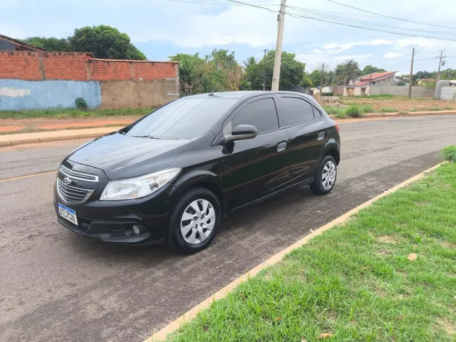 Chevrolet Onix Hatch LT 1.0 8V Flexpower 5P Mec. 2014