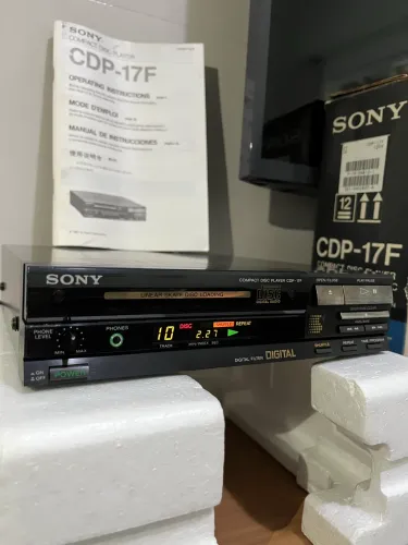 Cd player Sony 17F. Mesma medida FH215 e Aiko 3000.