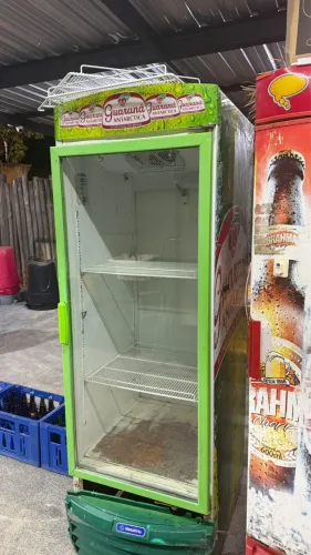 FREEZER VERTICAL PARA BEBIDAS - EXCELENTE ESTADO!