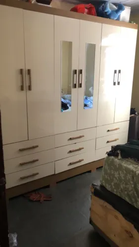Armário ( 3 portas e 9 gavetas)
