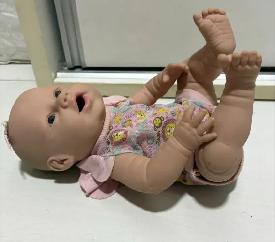 Lote com duas bonecas bebê em vinil