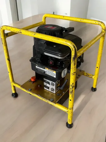 Bomba hidráulica LANCIER/ENERPAC 700 Bar