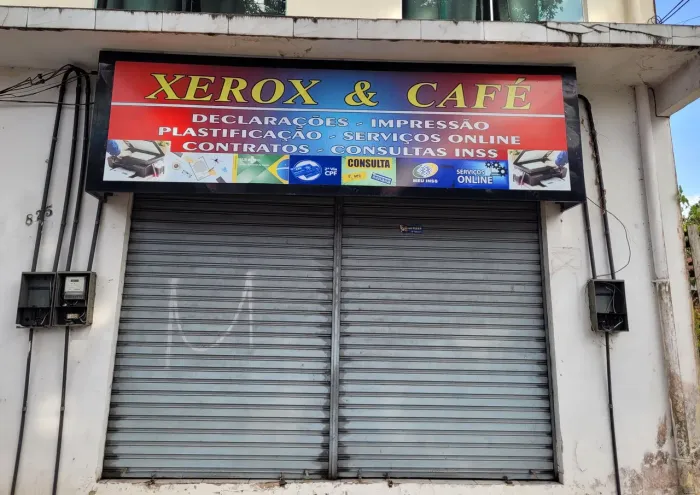 Placa em ACM para Fachada com Estrutura Metálica -Aprox. 3,5m x 1m- Tem que retirar /levar