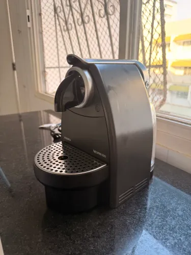 Cafeteira Nespresso Essenza C92 220V