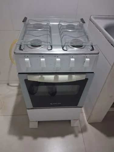 Vendo fogão Atlas 4 bocas em bom estado