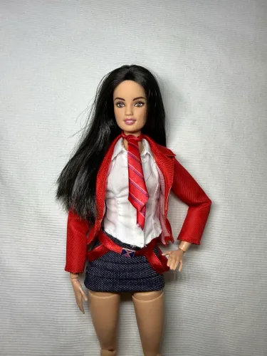Boneca Barbie RBD Lupita no corpo MADE TO MOVE + saia personalizada