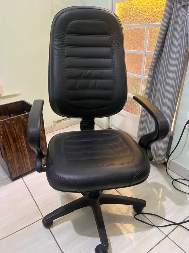 CADEIRA COURO ( APENAS HOJE)
