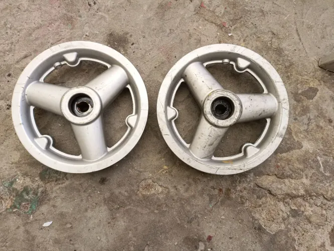 Vendo rodas traseira para cadeira de rodas motorizada alumínio.