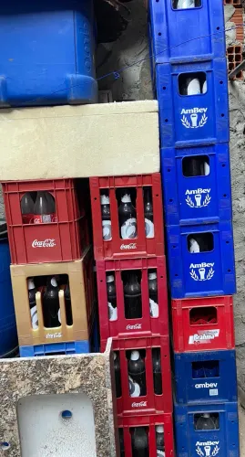 Vende-se engradados de cervejas 600ml e litrão