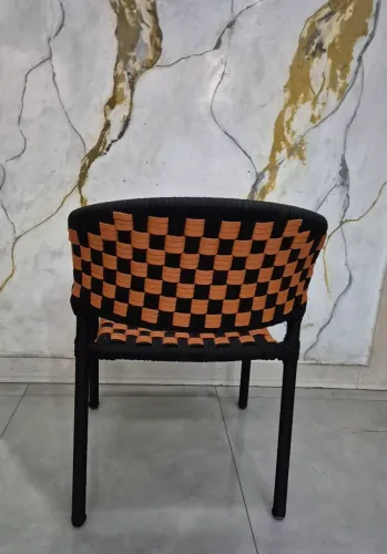 Cadeira em tricô náutico tama em xadrez estrutura de aluminio