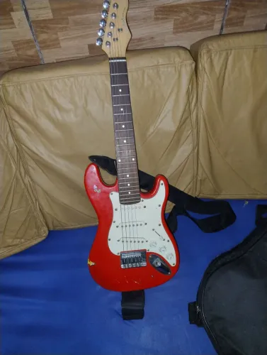 Vendo guitarra ?