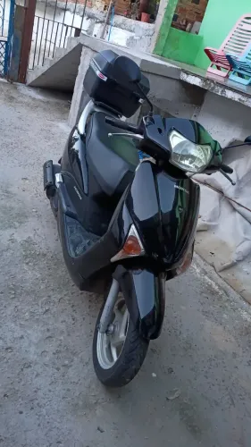 Vendo moto Honda led 2012.