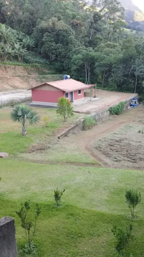 Imóvel para venda possui 2100 metros quadrados com 2 quartos em Cardinot - Nova Friburgo -