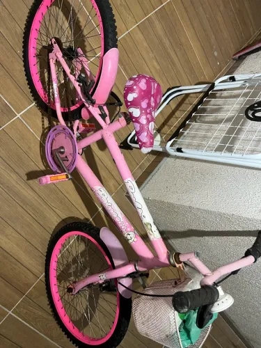 Bicicleta rosa usada