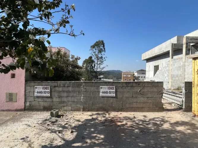 TERRENO À VENDA NO PORTAL DOS IPÊS!
