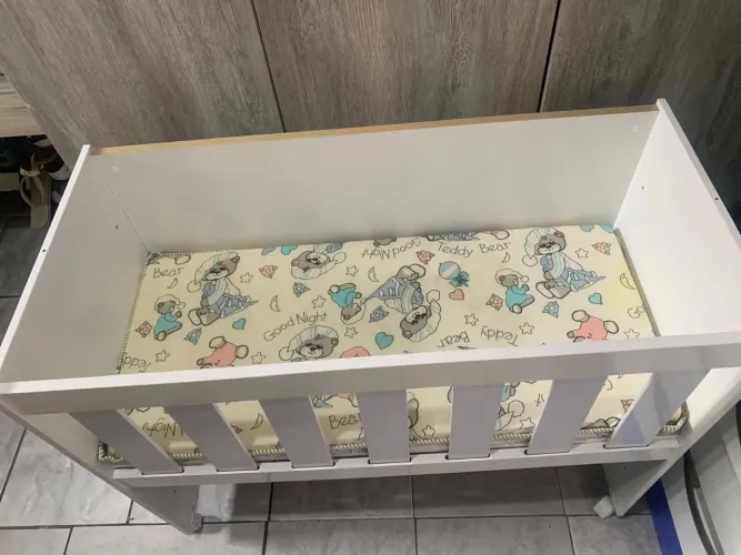 Berço infantil versátil