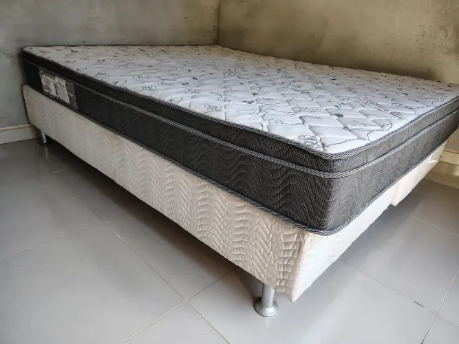  Vendo cama queen usada