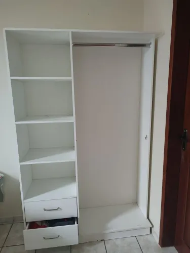 Vende-se roupeiro em bom estado