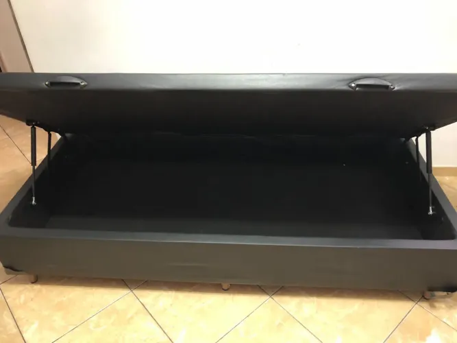 Cama de solteiro com baú