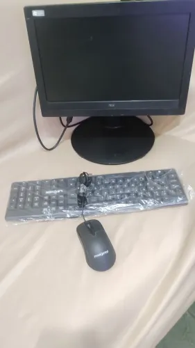 Monitor com teclado e mause em perfeito estado de conservação 