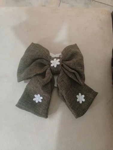 Kit de 5 laços de linho Premium com presilha bico de pato com apliques de flores 
