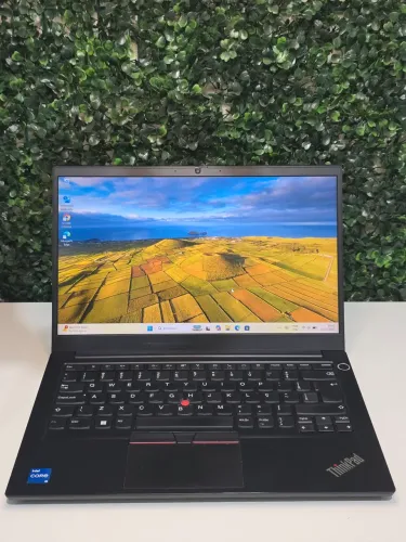 ThinkPad E14 Gen 4 i5-12th 8gb/Ssd 256/Core i5-1235u