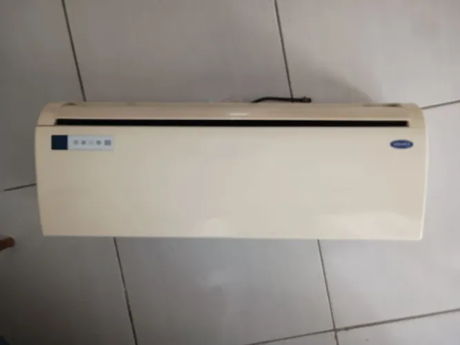 Split Carrier 9.000 BTUs c defeito na condensadora