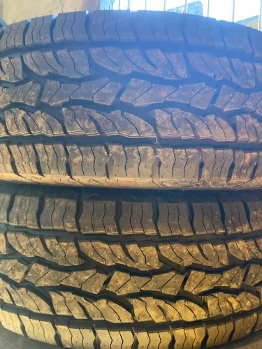 2 pneus dunlop 245/70/16