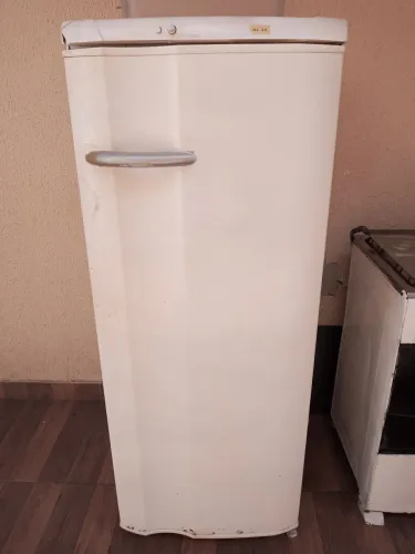 vende uma geladeira so 200 reais