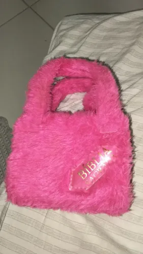 Bíblia sagrada de bolsa e rosa