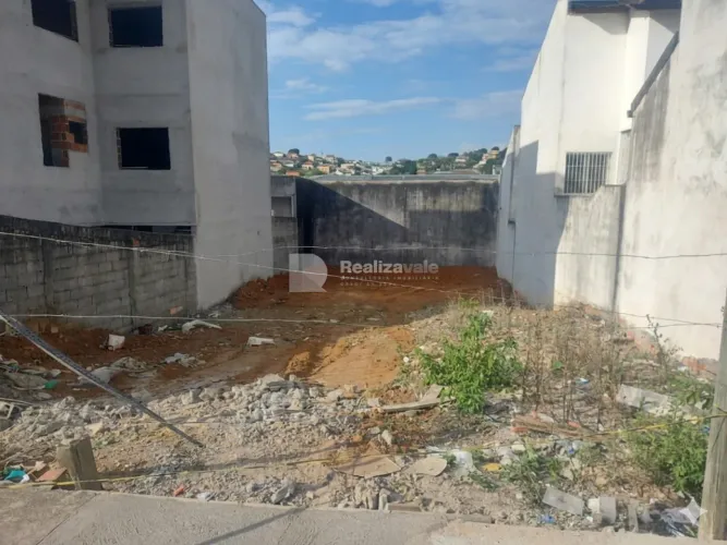 OPORTUNIDADE NO ESTORIL! TERRENO INTEIRO DE 250m² EM LOCALIZAÇÃO ESTRATÉGICA