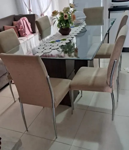 Mesa de jantar com 6 cadeiras