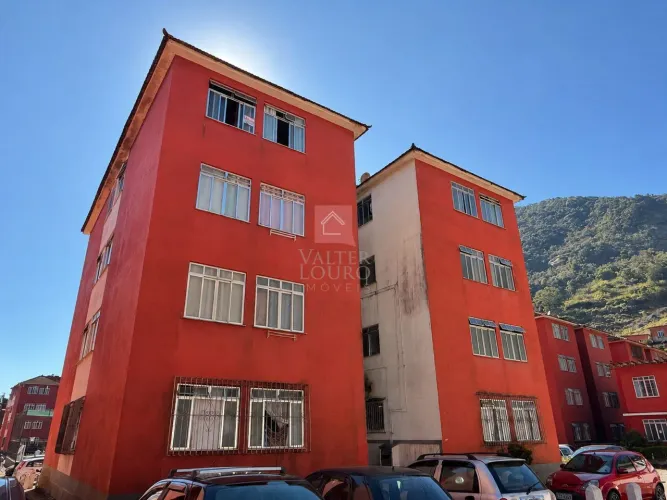 Apartamento à venda no BNH do Alto da Serra, Petrópolis RJ.