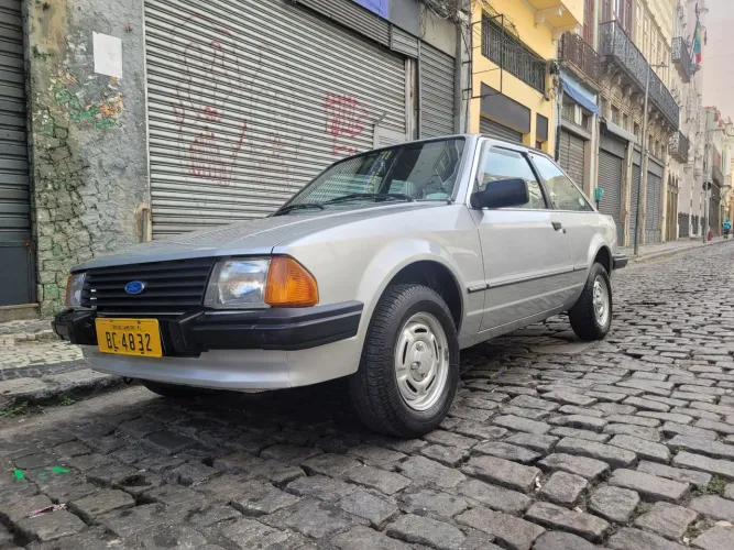 Ford Escort GL 1.6i / 1.6 (álcool) 1986