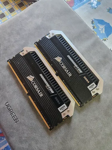 Memória RAM Corsair Dominator Platinum 16GB