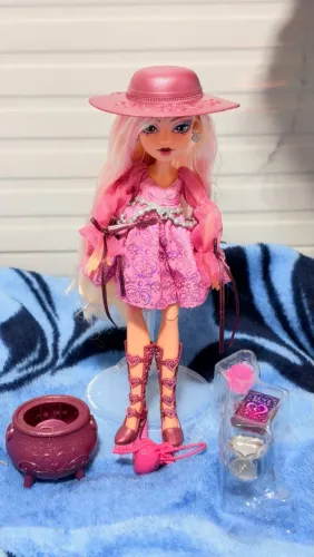 Monster High Moonspell Carina
