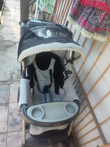 Carrinho de bebê Cosco 