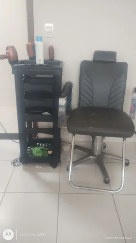 Cadeira e carrinho auxiliar para salão