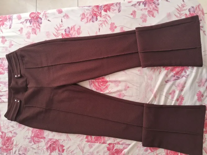 Vendo 2 calças femininas por 40,00