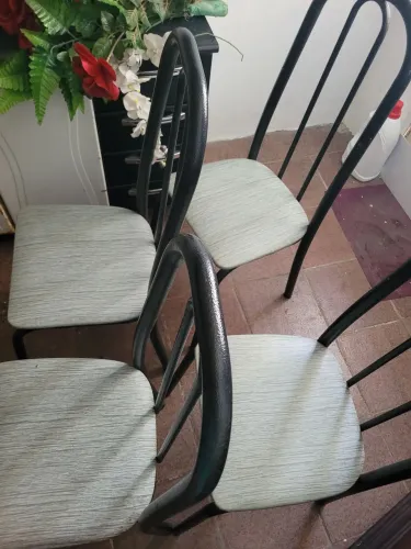 Cadeiras semi novas 