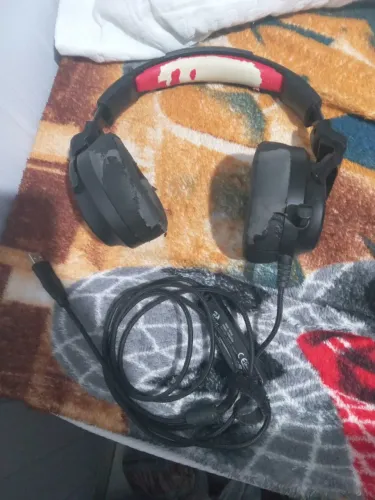 Headset Redragon Nireus H399 (usado 1 ano e 10 meses)