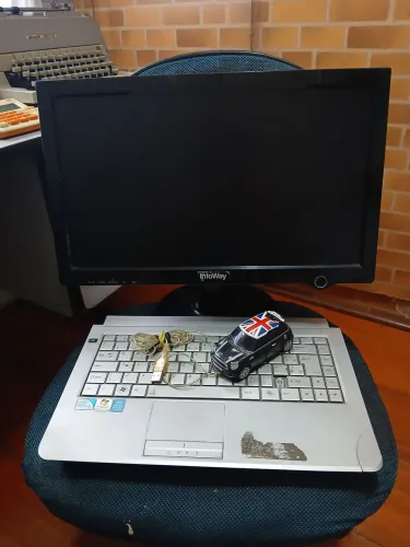 Notebook positivo + monitor 14 pol + mouse carrinho