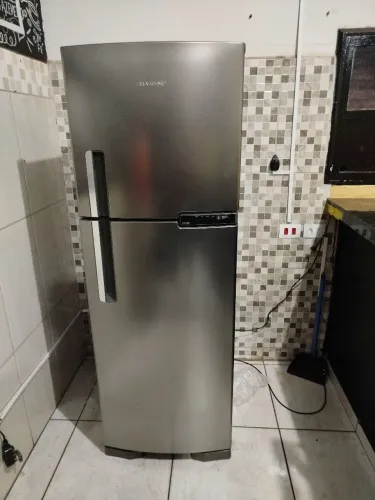 Geladeira Brastemp 375 litros 110v Inox 3 anos de uso
