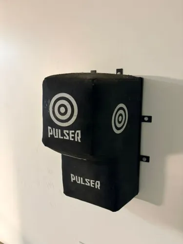 Saco de pancada de parede Pulser para boxe e Muay Thai