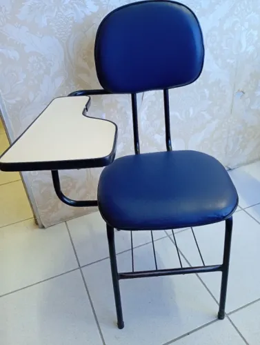 Cadeira Universitária Usada em perfeita condição, 8 unidades disponíveis .