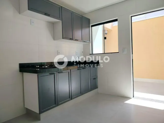 Casa residencial disponível para locação no bairro Laranjeiras
