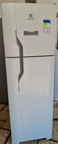 Vendo Geladeira marca Electrolux Frost Free 371 Litros Conservada 